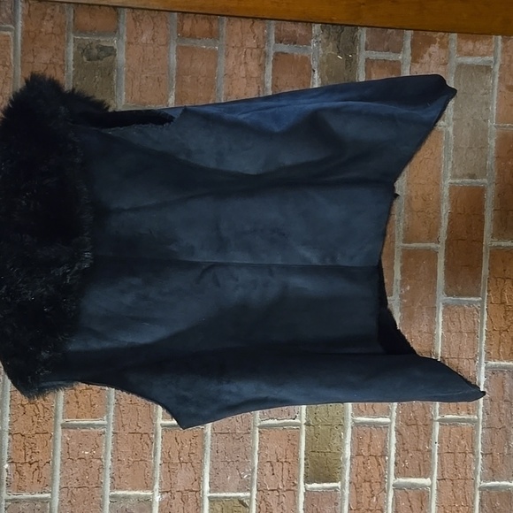 DASH BLACK FAUX FUR LINED VEST W FAUX FUR COLLAR. BY KARDASHIAN BAG 27 - Picture 4 of 5